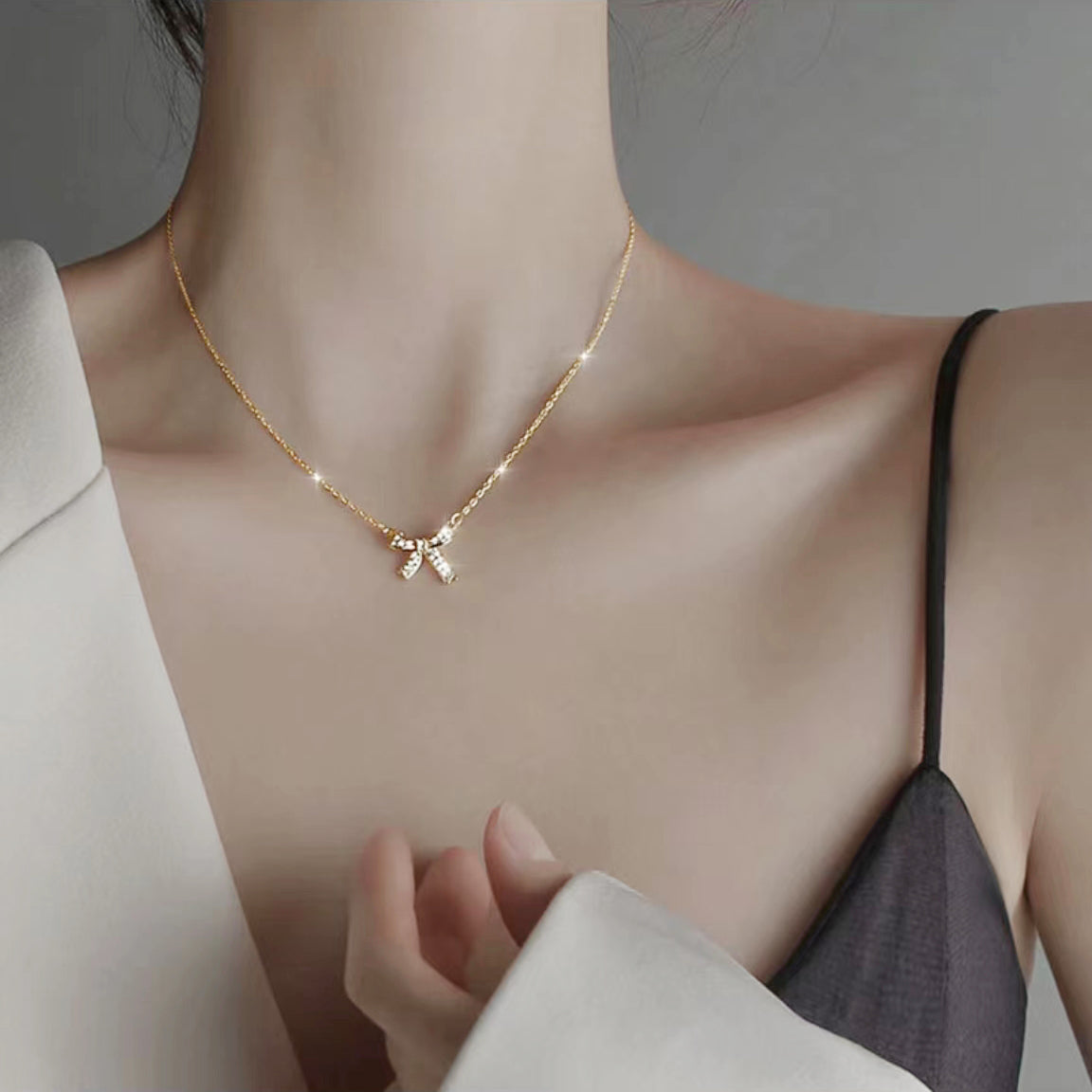 Stylish Gold Bow Necklace